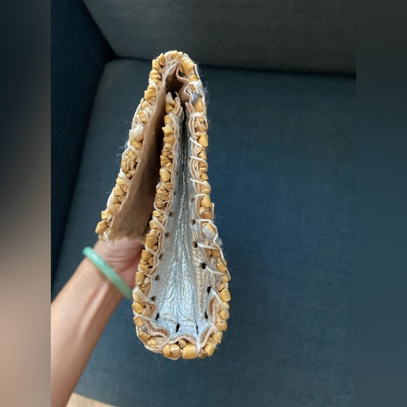 Cute Straw Raffia Clutch Handbag Mettalic Silver Floral Embellishment - Picture 5 of 10